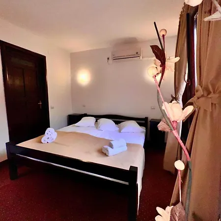 Complex Tropical Pensiune